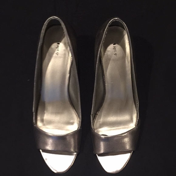 Apt 9 Metallic Peep toe pumps - Picture 2 of 3